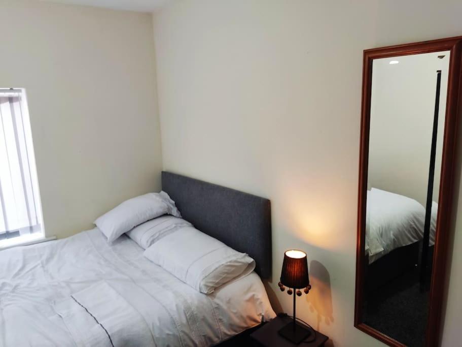 Cheerful 2-Bedroom Home With Off Street Parking Blackpool Eksteriør bilde