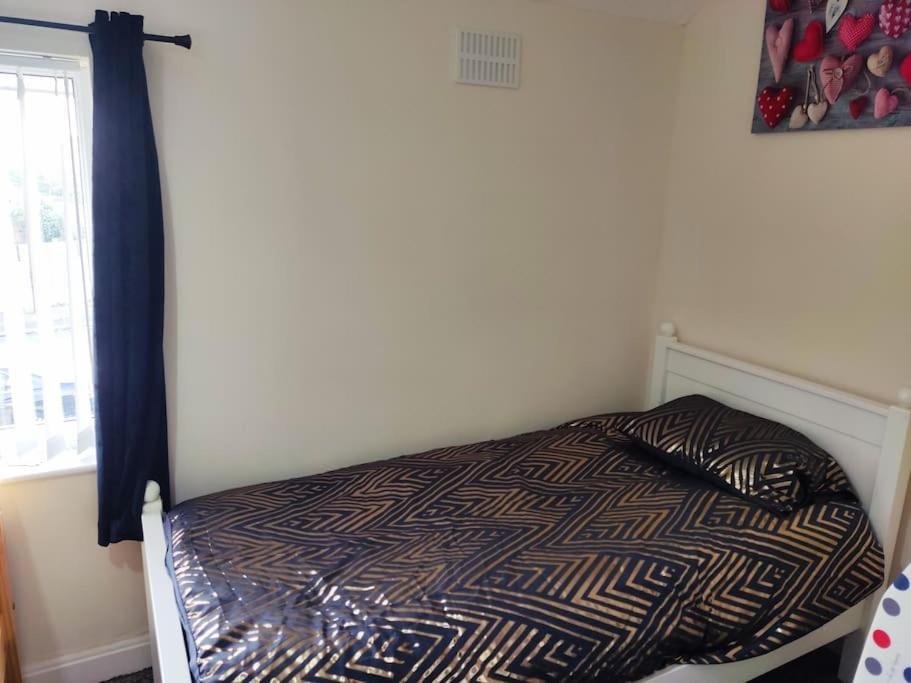 Cheerful 2-Bedroom Home With Off Street Parking Blackpool Eksteriør bilde