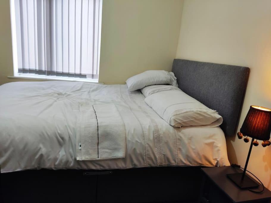 Cheerful 2-Bedroom Home With Off Street Parking Blackpool Eksteriør bilde
