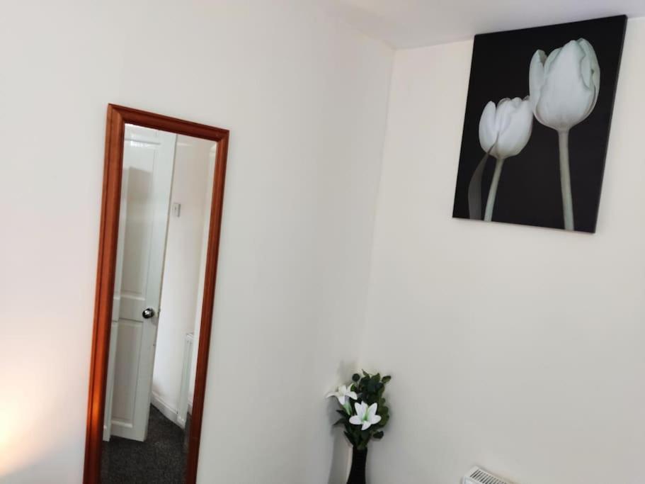 Cheerful 2-Bedroom Home With Off Street Parking Blackpool Eksteriør bilde