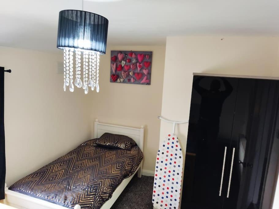 Cheerful 2-Bedroom Home With Off Street Parking Blackpool Eksteriør bilde