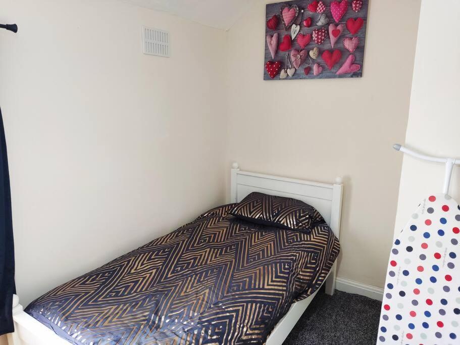 Cheerful 2-Bedroom Home With Off Street Parking Blackpool Eksteriør bilde