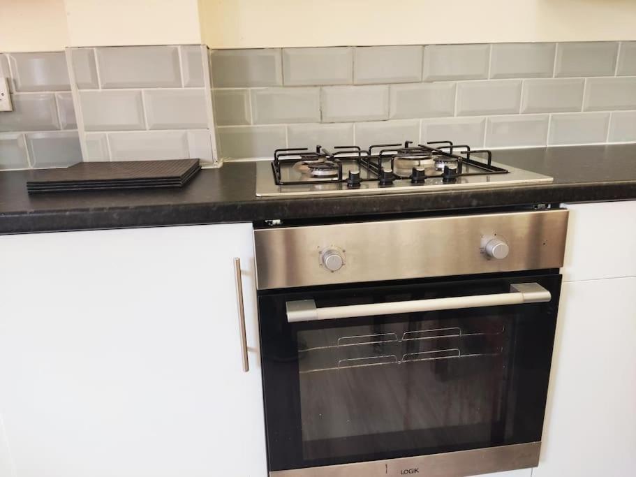 Cheerful 2-Bedroom Home With Off Street Parking Blackpool Eksteriør bilde
