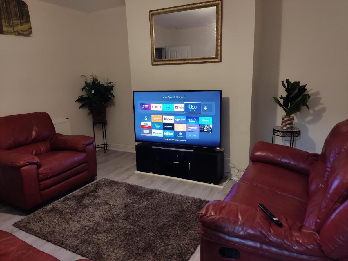 Cheerful 2-Bedroom Home With Off Street Parking Blackpool Eksteriør bilde