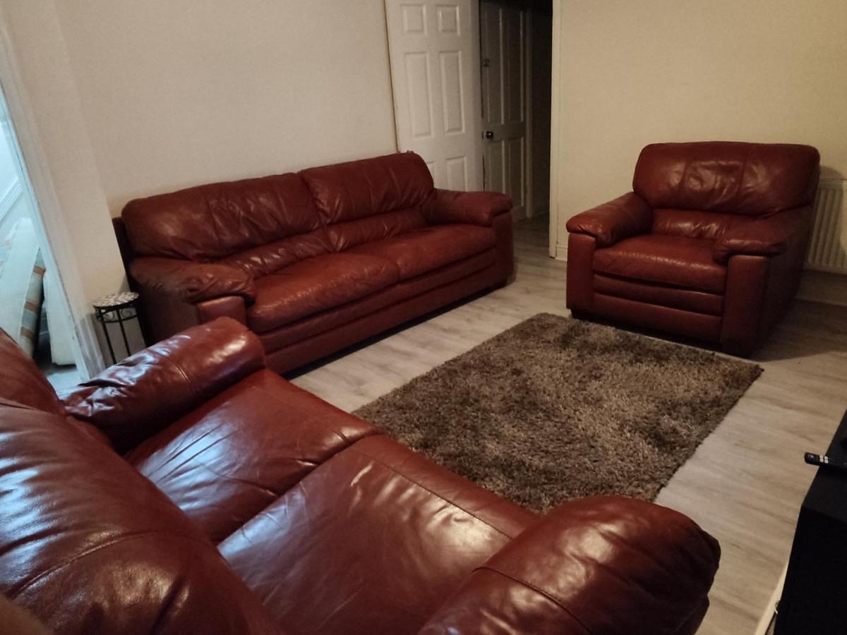Cheerful 2-Bedroom Home With Off Street Parking Blackpool Eksteriør bilde