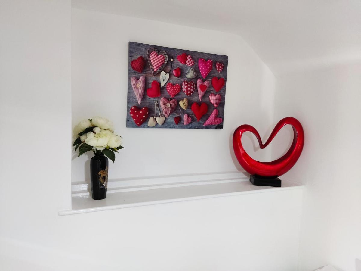 Cheerful 2-Bedroom Home With Off Street Parking Blackpool Eksteriør bilde