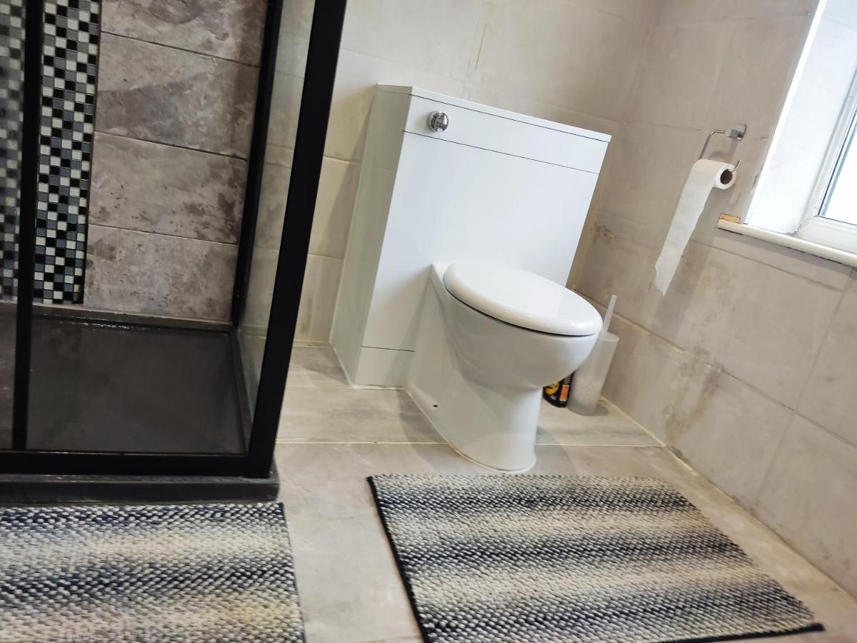 Cheerful 2-Bedroom Home With Off Street Parking Blackpool Eksteriør bilde